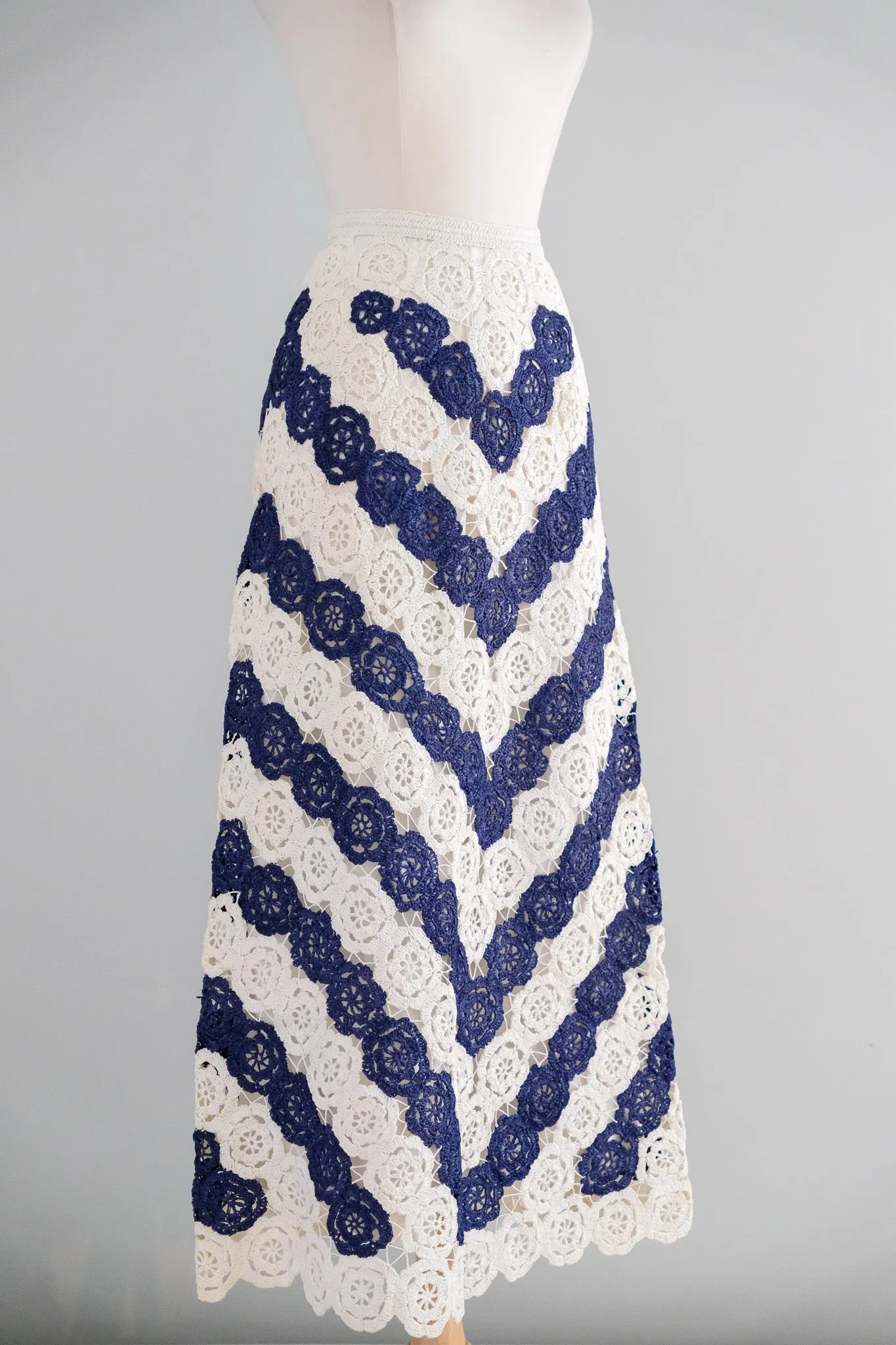 Amazing 1970's Navy & White Chevron Striped Italian Raffia Skirt / Sz S