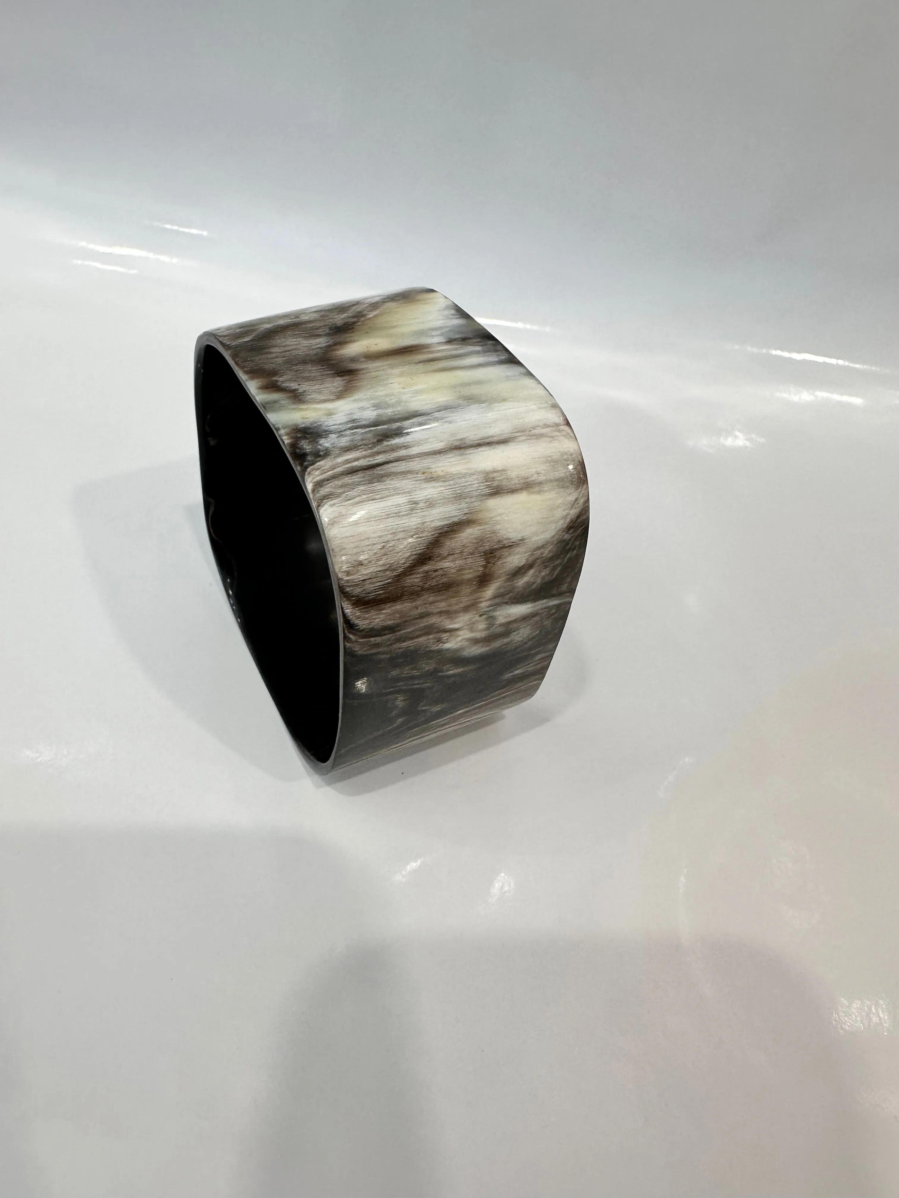Soyang Paris Horn Square Bangle