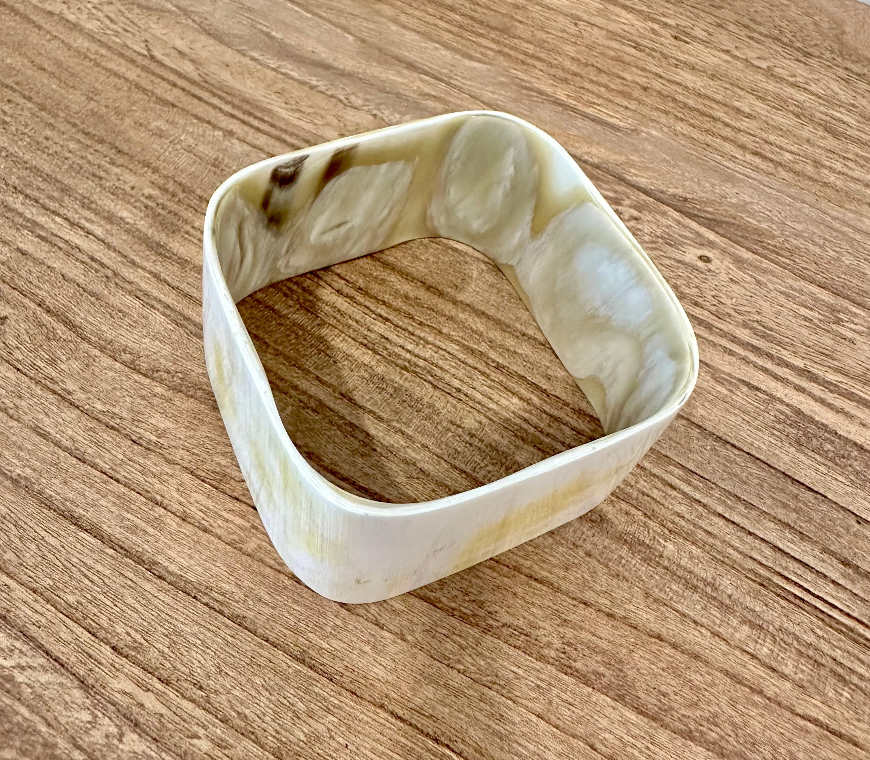 Soyang Paris Horn Square Bangle