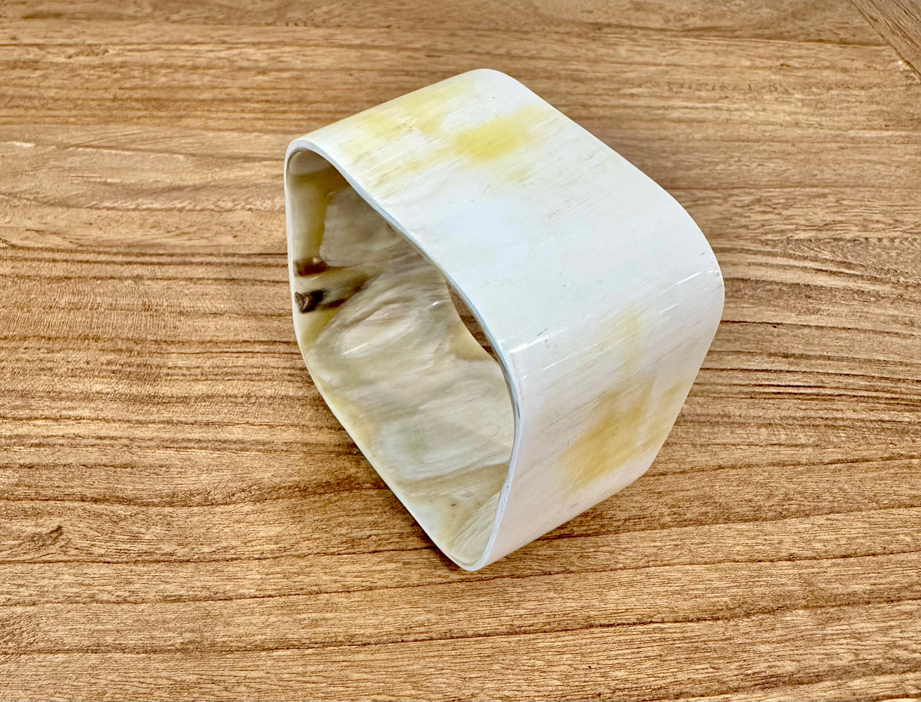 Soyang Paris Horn Square Bangle